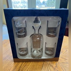 BRAND NEW TOMMY BAHAMA 5-PC Decanter Boxset